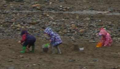 aberdaron.children.digging